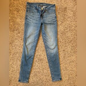 American Eagle, light blue wash women jeggings, size 6 regular